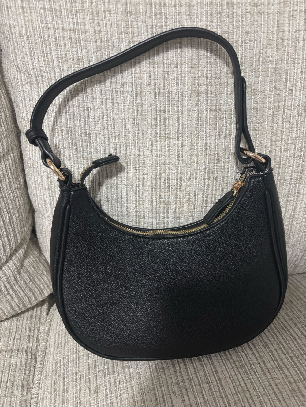 Black shoulder bag